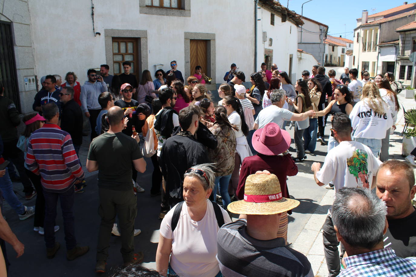 La picota de los quintos luce ya en Los Santos para recibir a la Virgen del Gozo