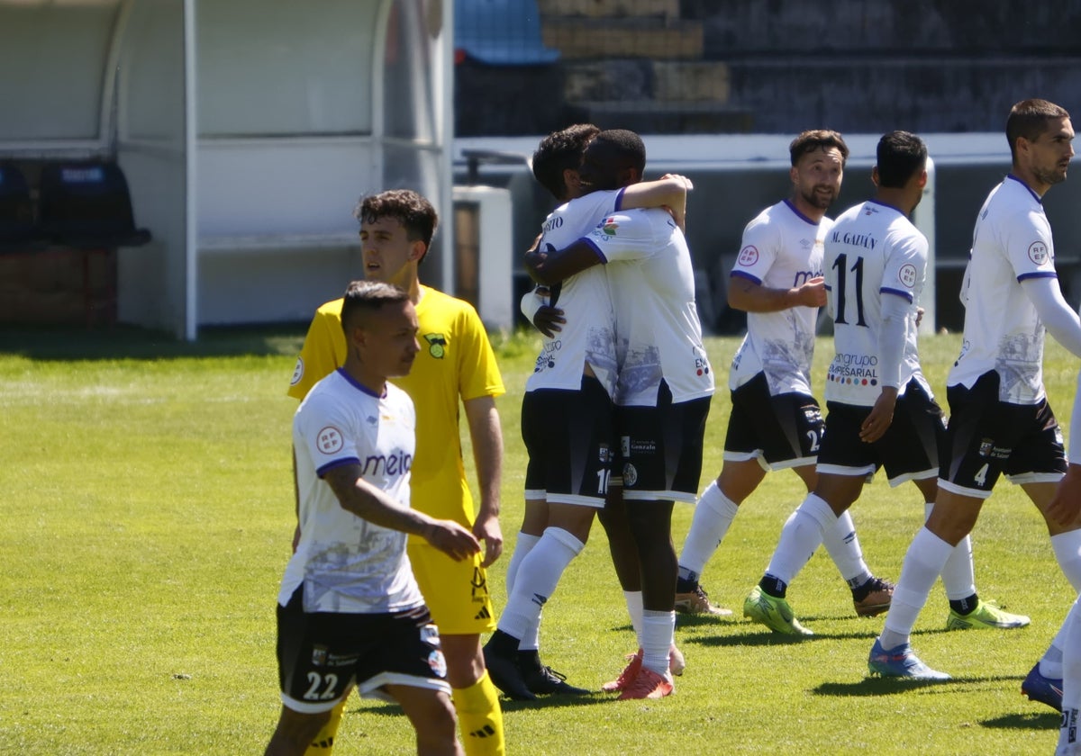 Dueñas frustró el playoff: el Salamanca UDS gana al Langreo y se jugará la Copa en la última jornada (3-1)