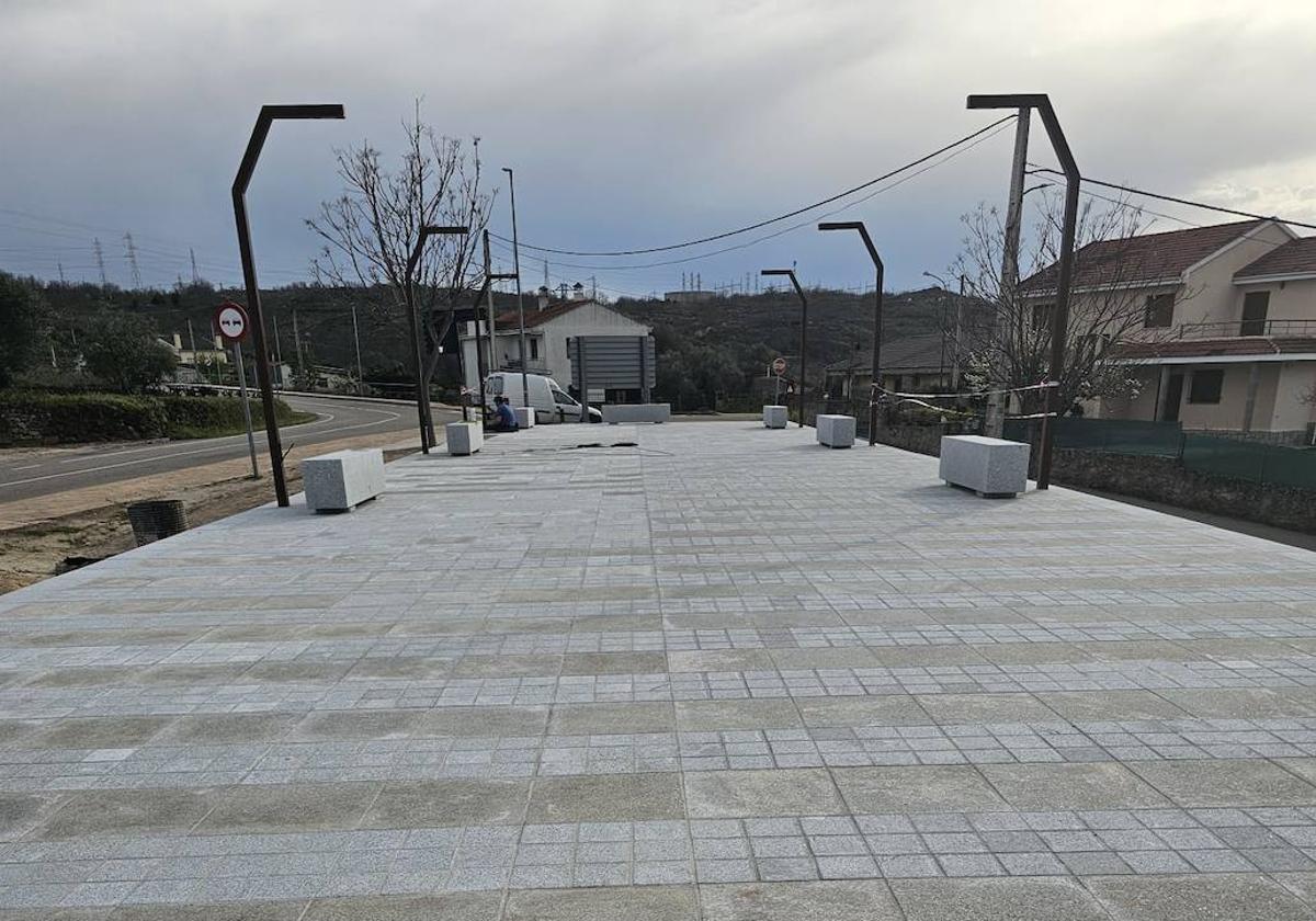 El nuevo Parque de Peñamora. Abajo, el centro médico.