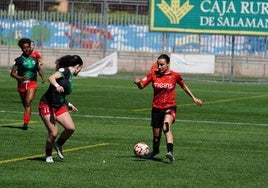De Prado trata de superar a una jugadora del conjunto manchego.