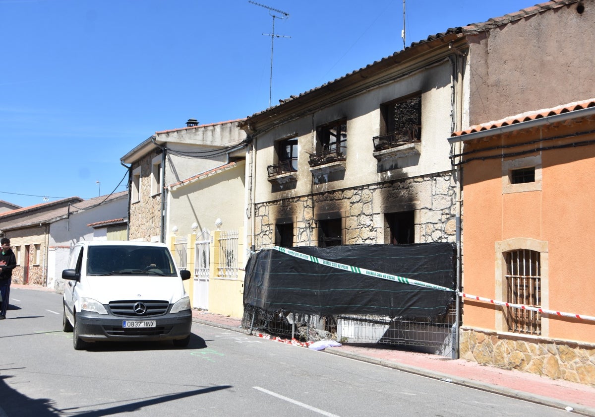 Todo el pueblo volcado con los vecinos que se quedaron sin casa por el incendio