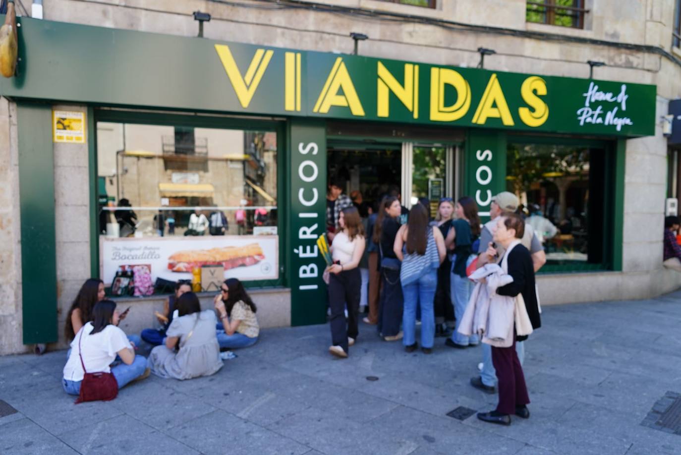En imágenes: así ha vivido Salamanca un apagón histórico en el Lunes de Aguas