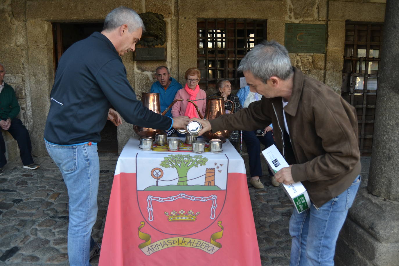 El Día del Trago envuelve en fiesta a La Alberca
