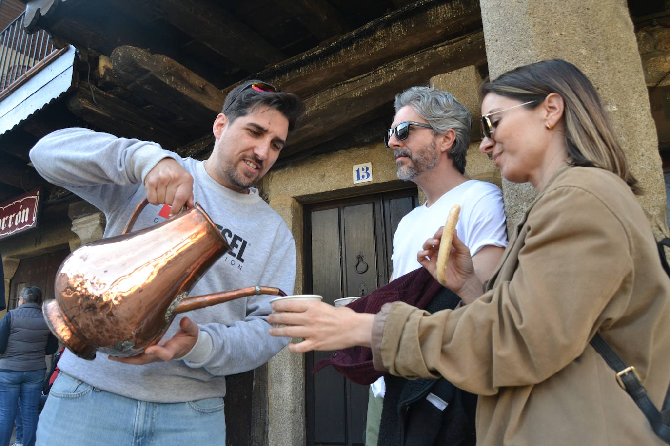 El Día del Trago envuelve en fiesta a La Alberca