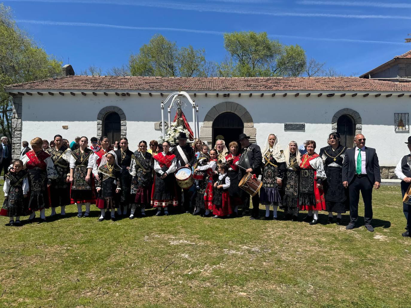 Linares de Riofrío disfruta de un intenso día en honor a la Virgen del Buen Suceso
