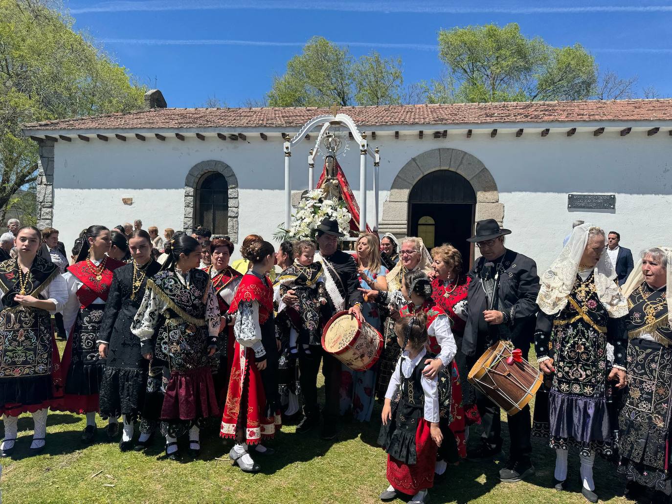 Linares de Riofrío disfruta de un intenso día en honor a la Virgen del Buen Suceso