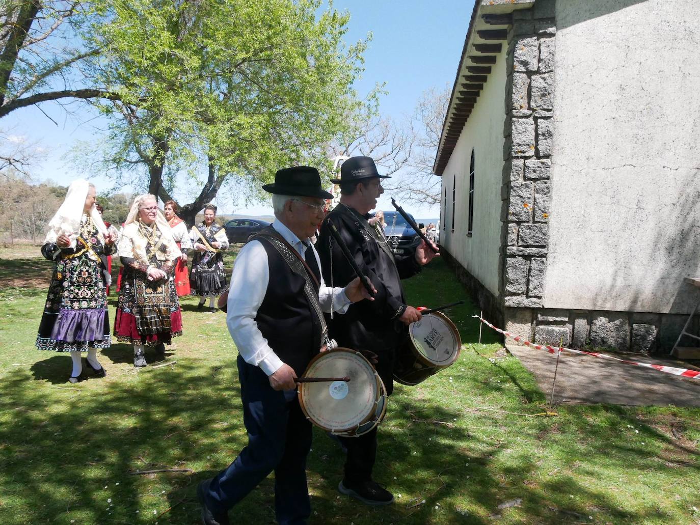 Linares de Riofrío disfruta de un intenso día en honor a la Virgen del Buen Suceso