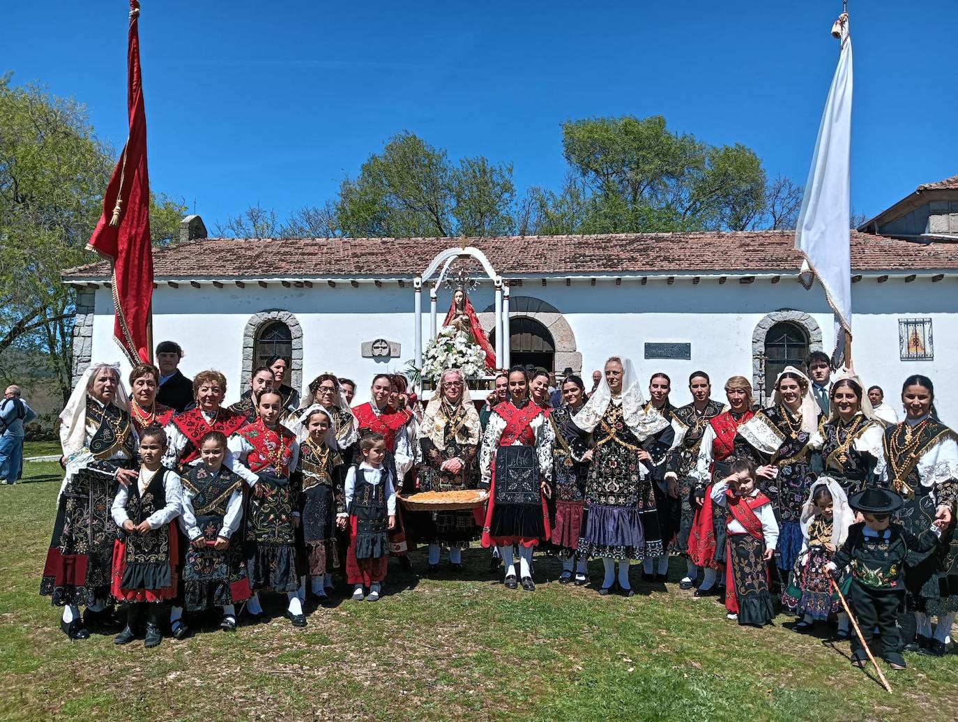 Linares de Riofrío disfruta de un intenso día en honor a la Virgen del Buen Suceso