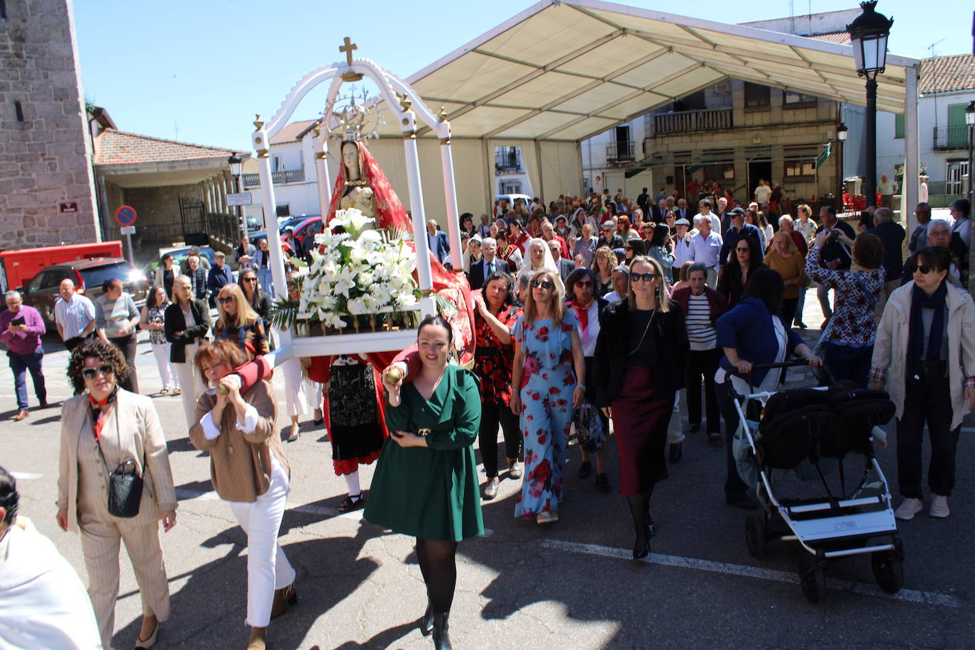 Linares de Riofrío disfruta de un intenso día en honor a la Virgen del Buen Suceso