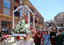 La imagen de la Virgen del Buen Suceso, durante el traslado de la iglesia a la ermita