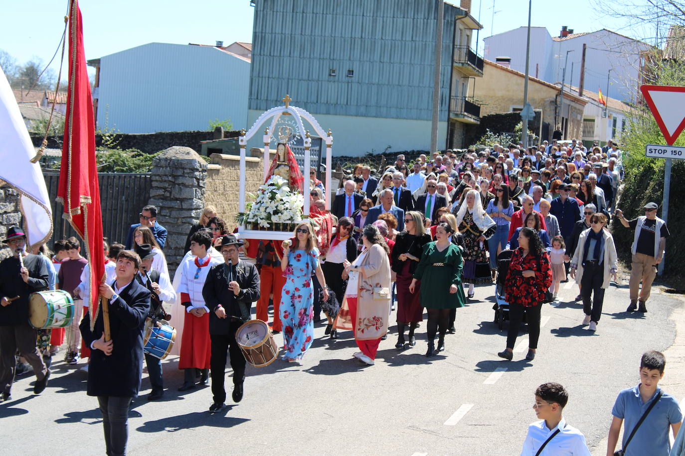 Linares de Riofrío disfruta de un intenso día en honor a la Virgen del Buen Suceso