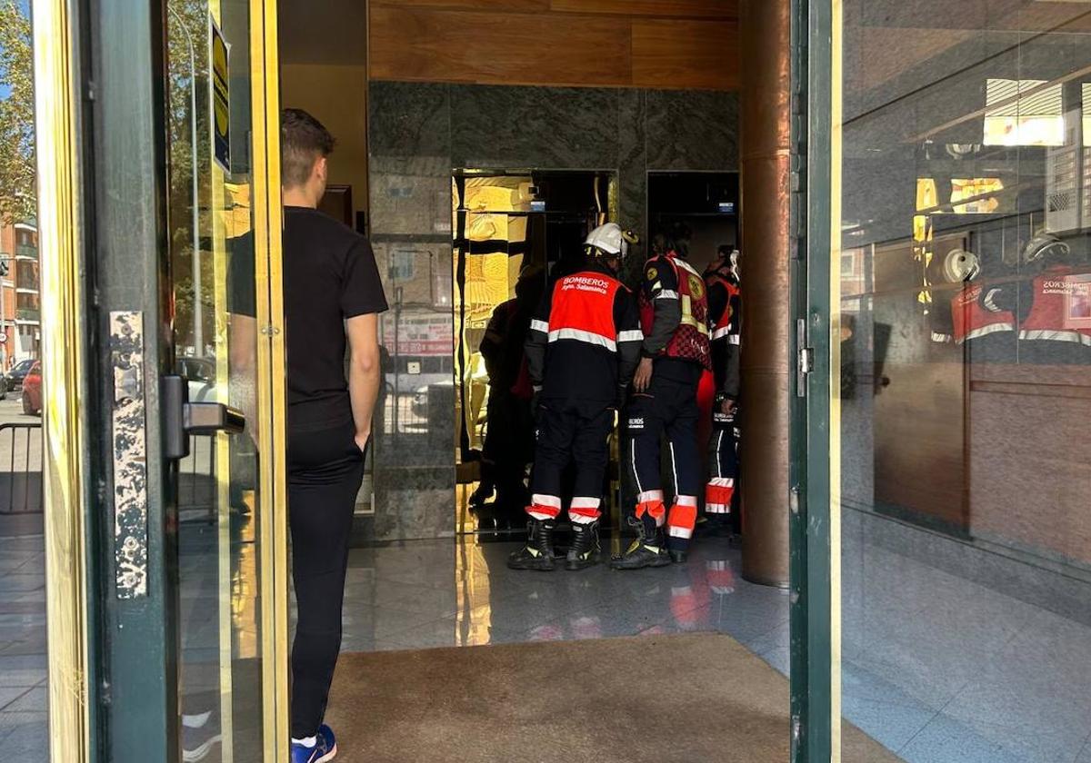 Más de 30 salmantinos atrapados en ascensores por el apagón: ancianos de más de 100 años y afectados por claustrofobia y depresión