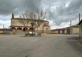Uno de los centros neurálgicos y puntos de encuentro de Pajares junto a la iglesia.
