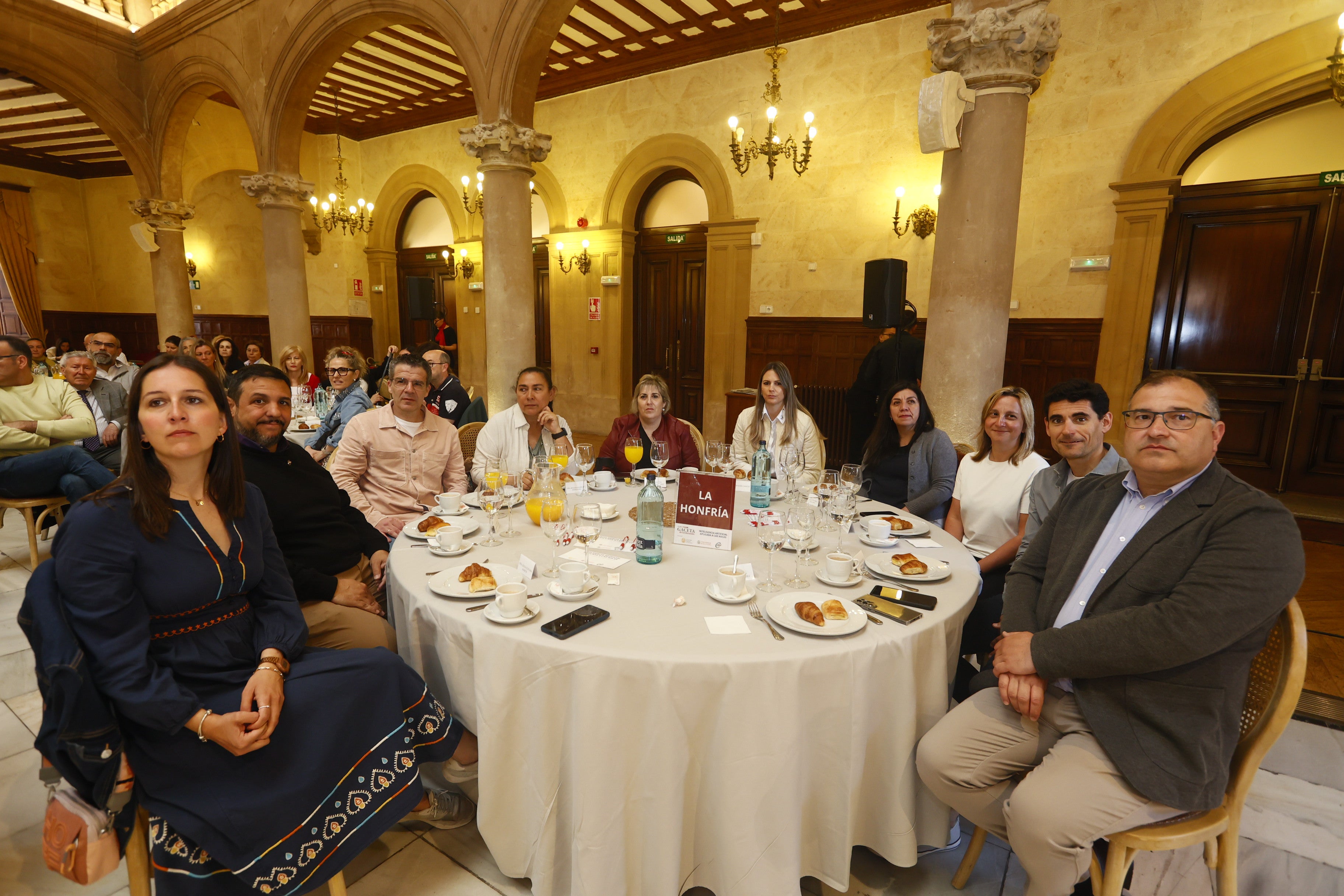 Silvia Guevara (CRA Campo de Salamanca), Alberto Fernández (CSIF), Julio De Arriba (CEPA Santa Marta de Tormes), Rosana Rodríguez (CEIP Nuestra Señora de la Asunción), Carmen Guillén (ASCBYC), María José Canete (LA GACETA), Lorena Soto (Universidad de Salamanca), María Olga Alonso (CEIP Campo Charro), Jesús Blázquez (CFIE Salamanca) y Luis María Álvarez (CFIE de Ciudad Rodrigo).