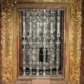 La espectacular reja de plata labrada del relicario del corazón de Santa Teresa que se está restaurando.