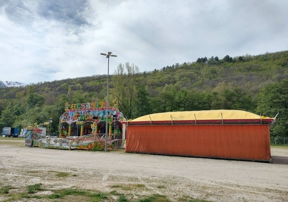 Primeras atracciones instaladas en el recinto ferial para estas ferias de mayo.