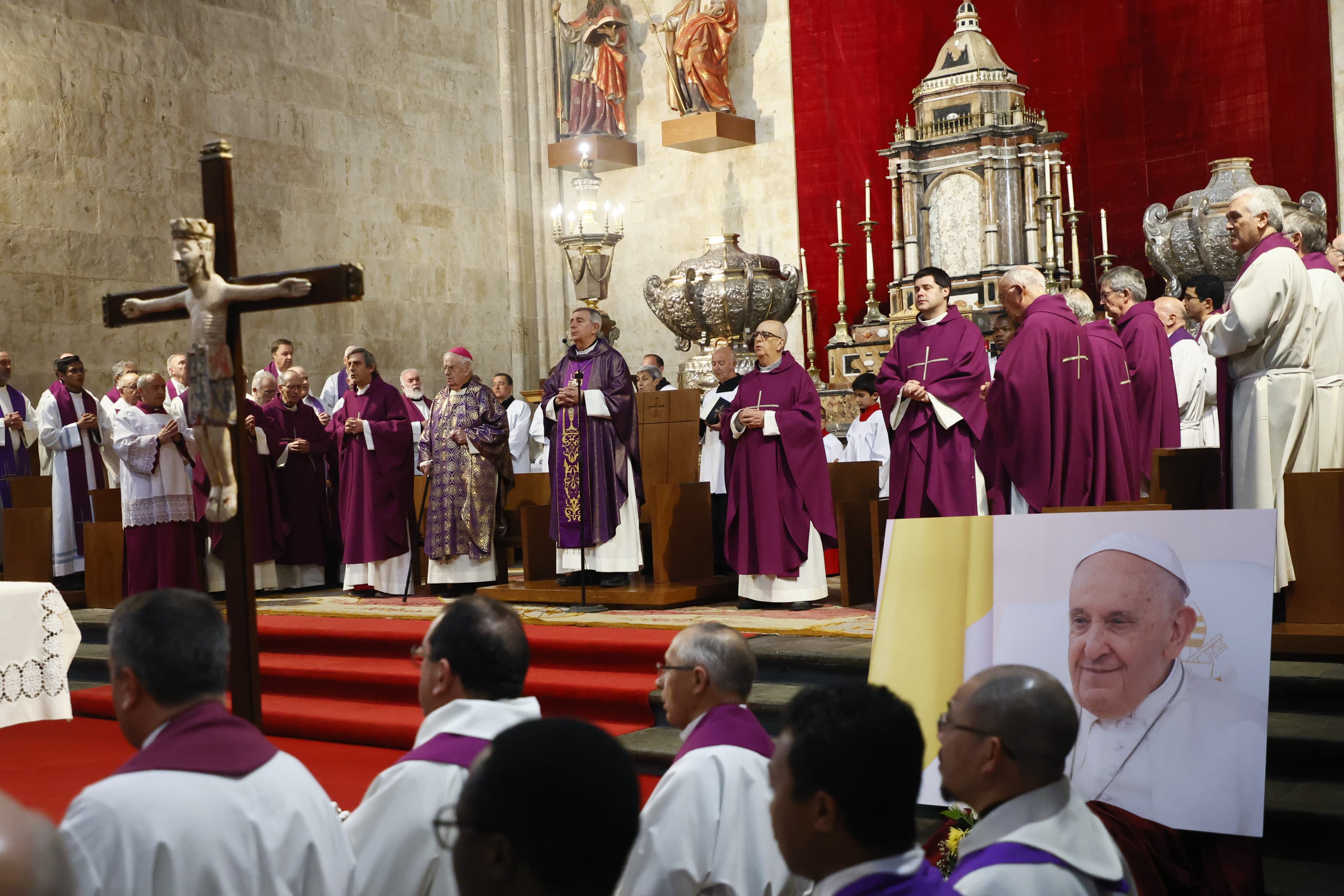 Multitudinaria despedida al papa Francisco