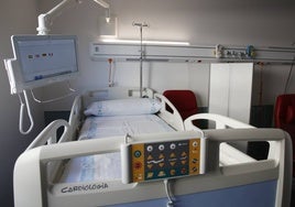 Imagen de los televisores que hay sobre las camas del Hospital.