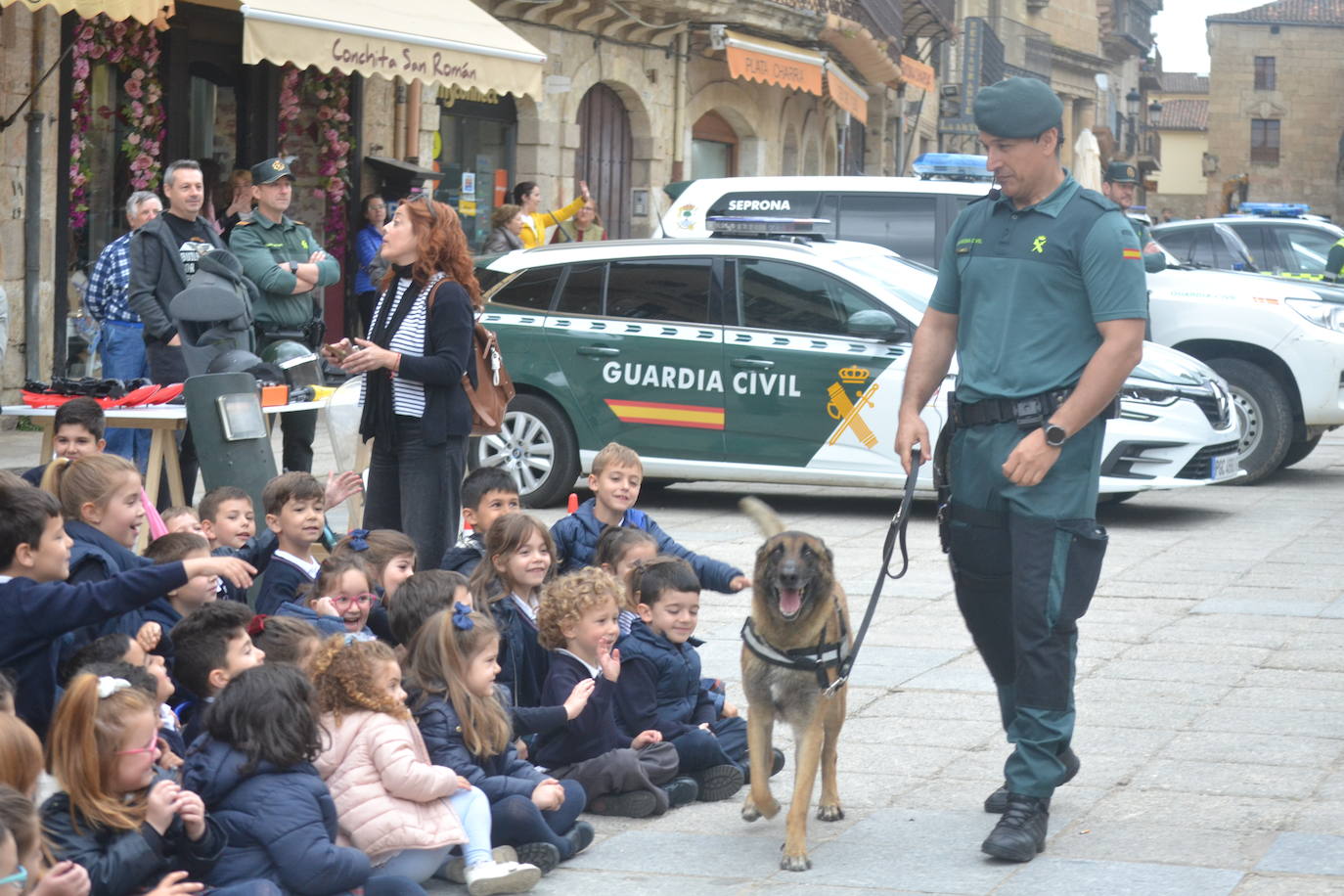Más de mil escolares de Ciudad Rodrigo se dan cita en una exhibición de la Guardia Civil