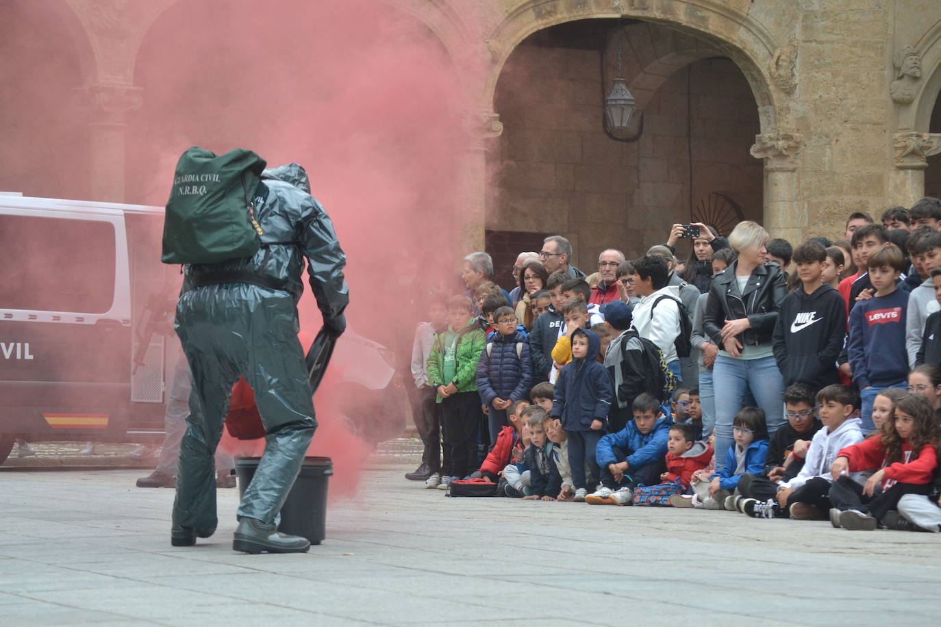 Más de mil escolares de Ciudad Rodrigo se dan cita en una exhibición de la Guardia Civil