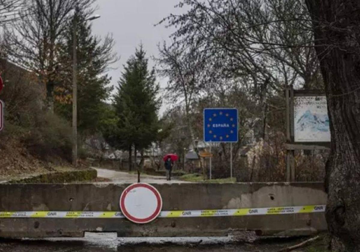El pueblo más insólito de Castilla y León: se hablan tres idiomas y es el único de España con dos husos horarios