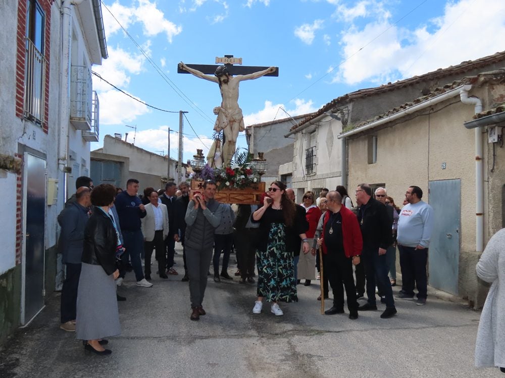 Procesión en honor al Santo Cristo del Monte por las calles de Alaraz