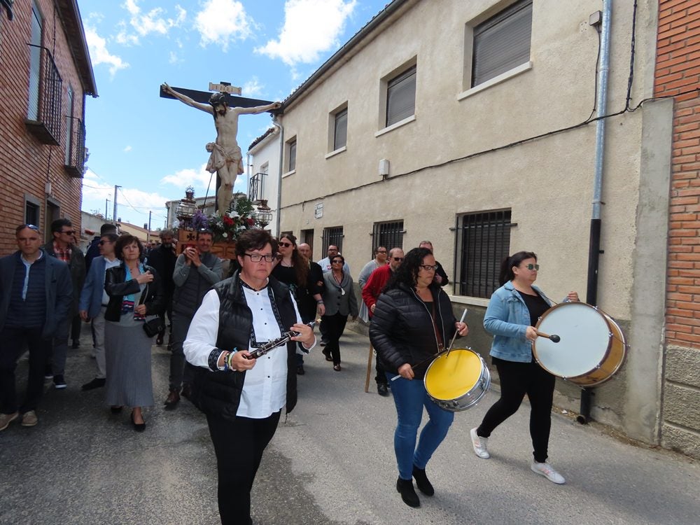 Procesión en honor al Santo Cristo del Monte por las calles de Alaraz
