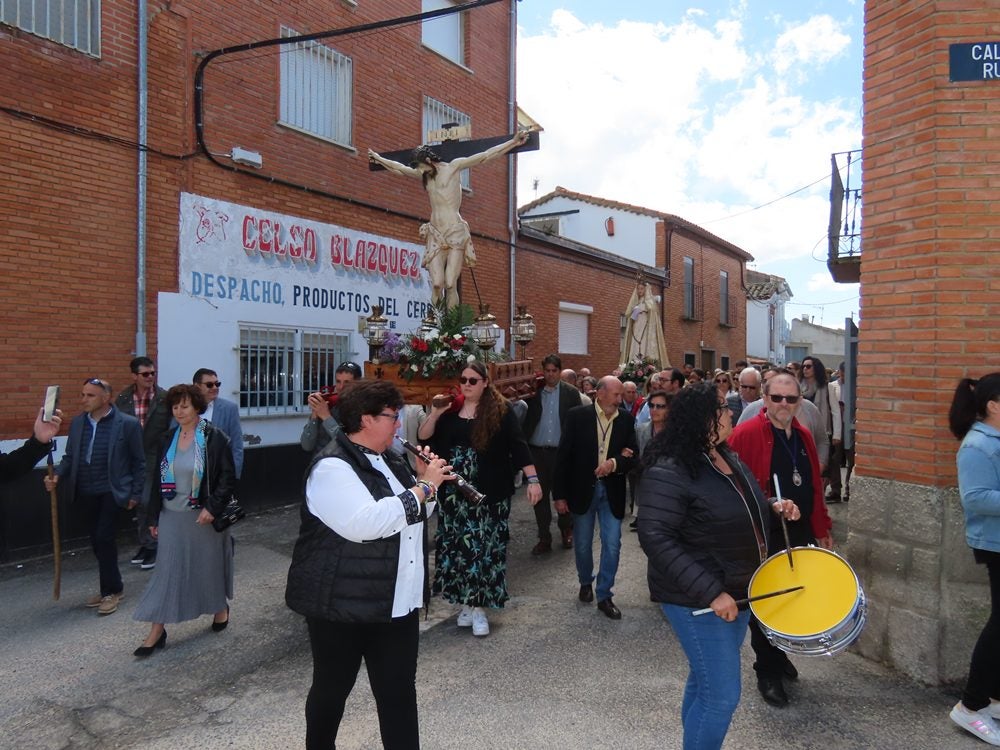 Procesión en honor al Santo Cristo del Monte por las calles de Alaraz