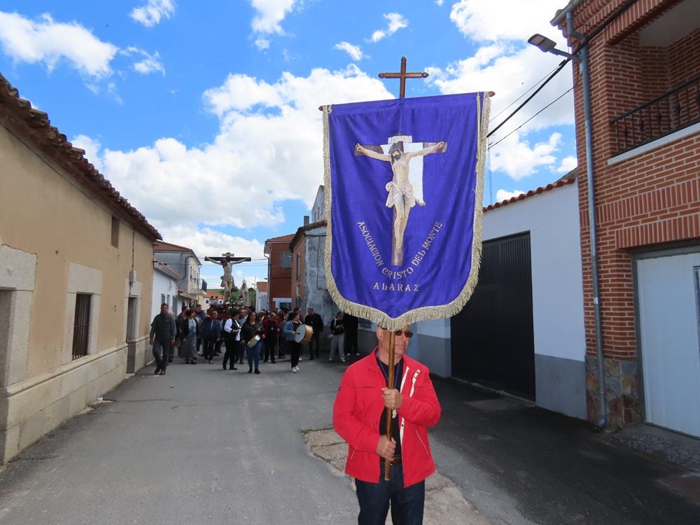 Procesión en honor al Santo Cristo del Monte por las calles de Alaraz