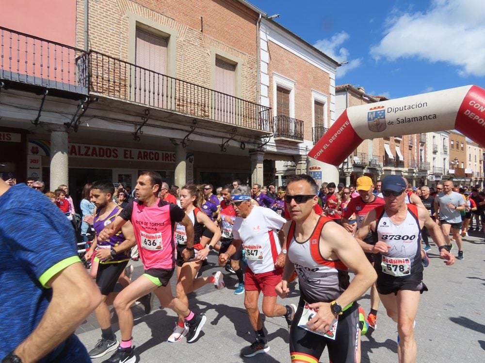 Jorge Hernandez y María José Carpio ganan la XXXI carrera &#039;Hijos, padres y abuelos&#039; de Peñaranda de Bracamonte