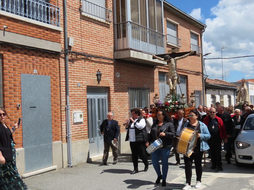 Procesión en honor al Santo Cristo del Monte por las calles de Alaraz