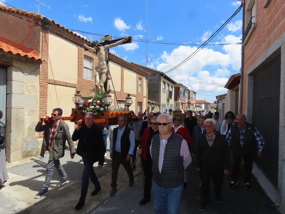Procesión en honor al Santo Cristo del Monte por las calles de Alaraz