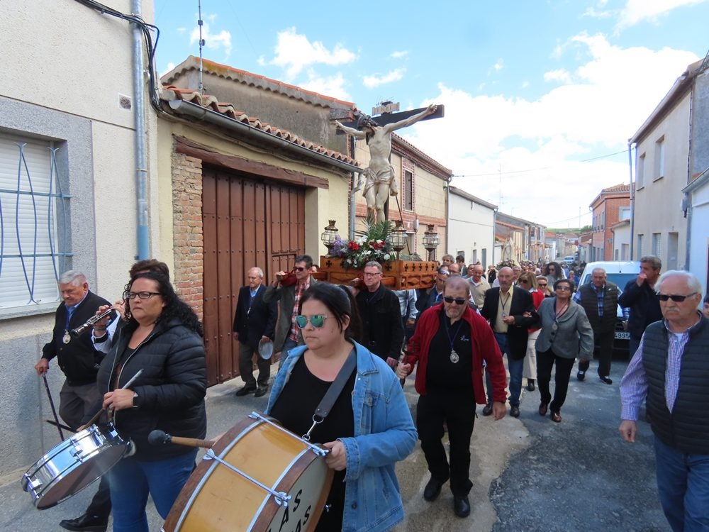 Procesión en honor al Santo Cristo del Monte por las calles de Alaraz