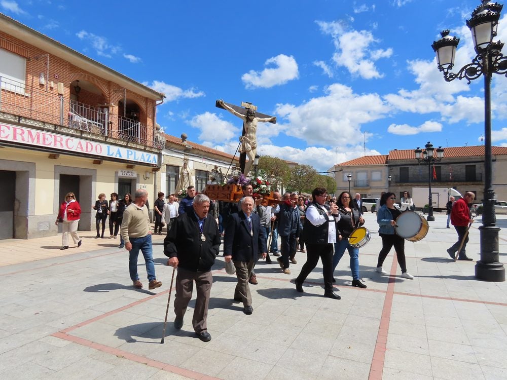 Procesión en honor al Santo Cristo del Monte por las calles de Alaraz