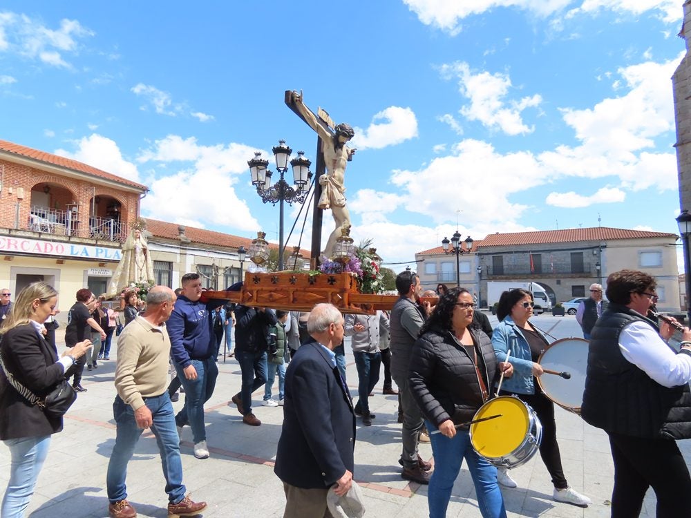 Procesión en honor al Santo Cristo del Monte por las calles de Alaraz
