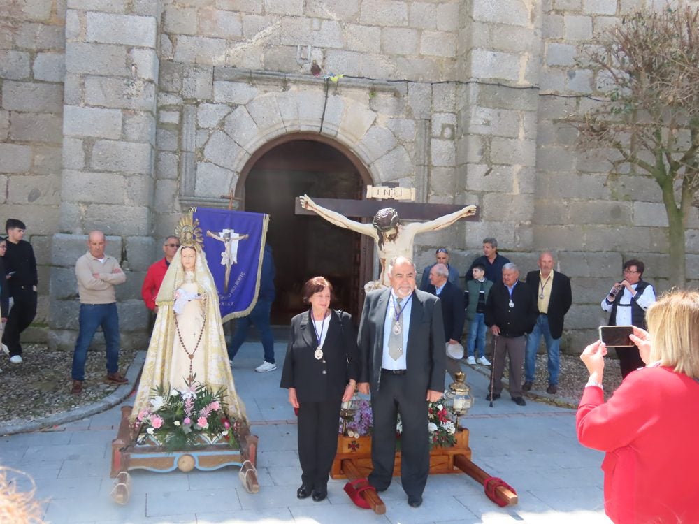 Procesión en honor al Santo Cristo del Monte por las calles de Alaraz
