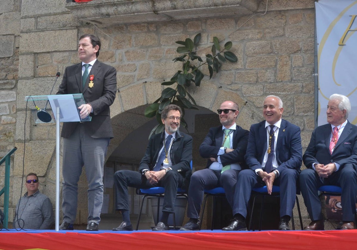 Mañueco reafirma su compromiso para dinamizar La Raya
