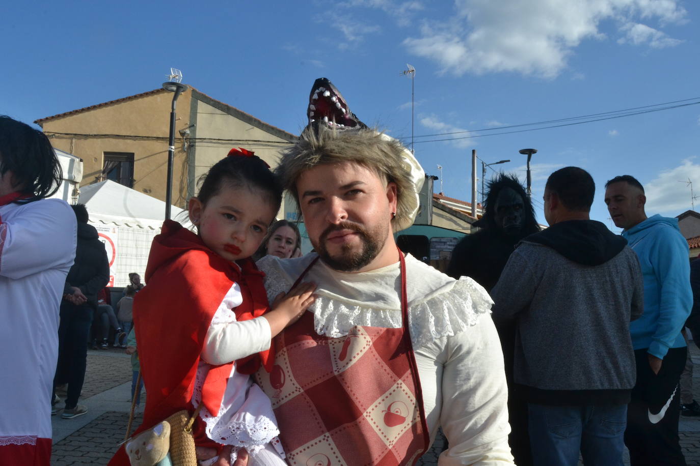 Saelices abre sus fiestas de la Santa Cruz mostrando su imaginación