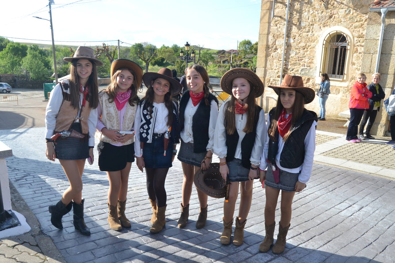 Saelices abre sus fiestas de la Santa Cruz mostrando su imaginación