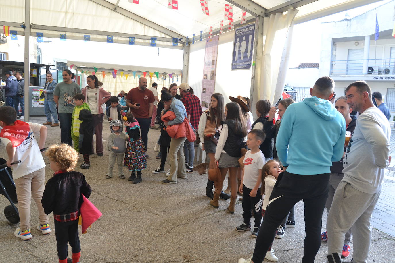 Saelices abre sus fiestas de la Santa Cruz mostrando su imaginación