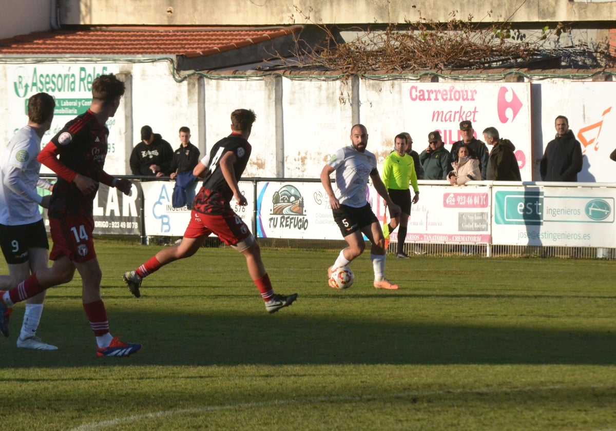 Imagen del partido de la primera vuelta entre el Ciudad Rodrigo y el Burgos Promesas.