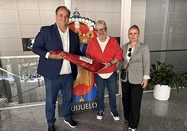 Imagen de la entrega del jamón ibérico.