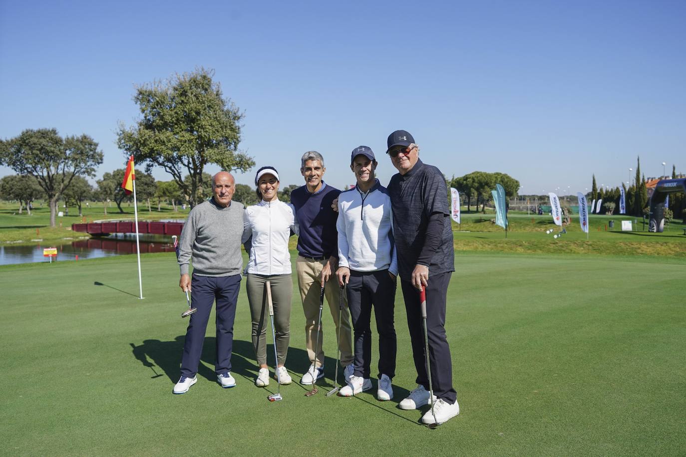 Jorge D'Alessandro siempre ha sido un gran aficionado al golf. Deporte que ha compartido con amigos, como el caso de esta fotografía de 2022 en Salamanca en la que aparece con algunos periodistas colaboradores del programa televisivo El Chiringuito, o en diferentes actos solidarios como el torneo «Los amigos de Schuster» que organiza el futbolista alemán en Salamanca y en el que participa el portero argentino.