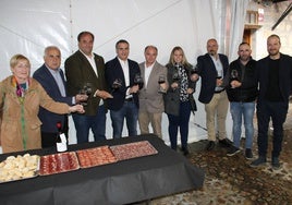 Autoridades durante el brindis inaugural de la feria