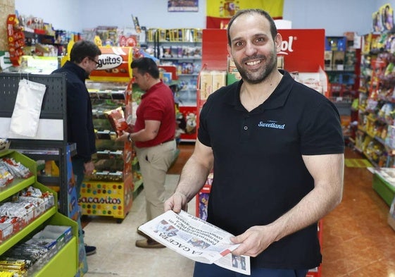 José María Herrero en su quiosco de María Auxiliadora.