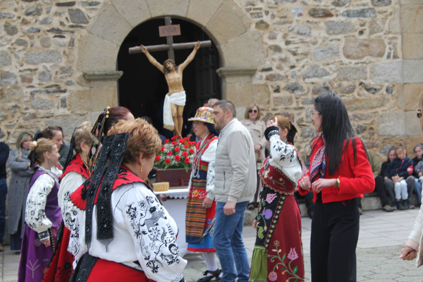 Fervor en el día central de la Santa Cruz de Saelices el Chico