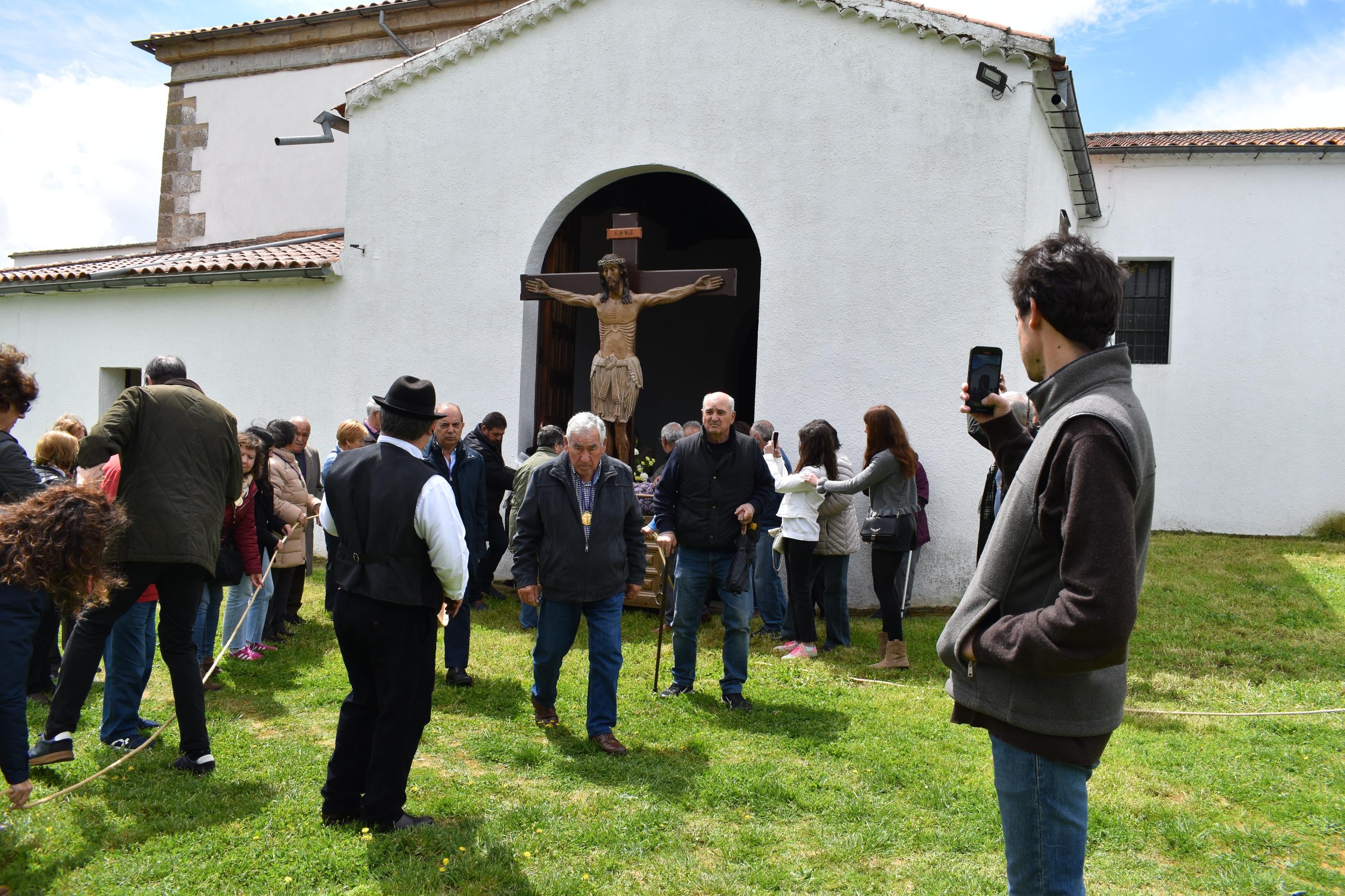 A tiro de soga y devoción con el Cristo de Cabrera