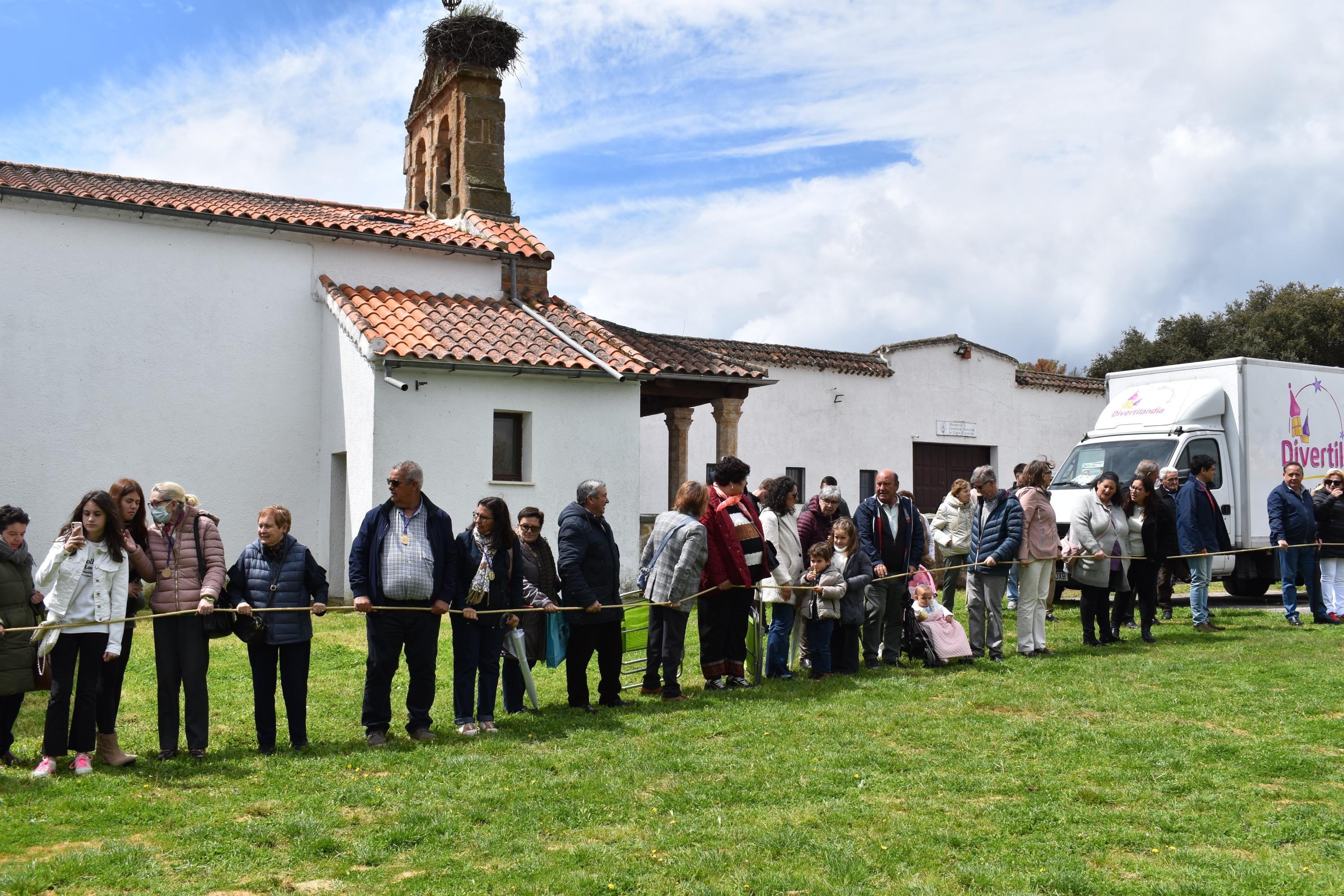 A tiro de soga y devoción con el Cristo de Cabrera
