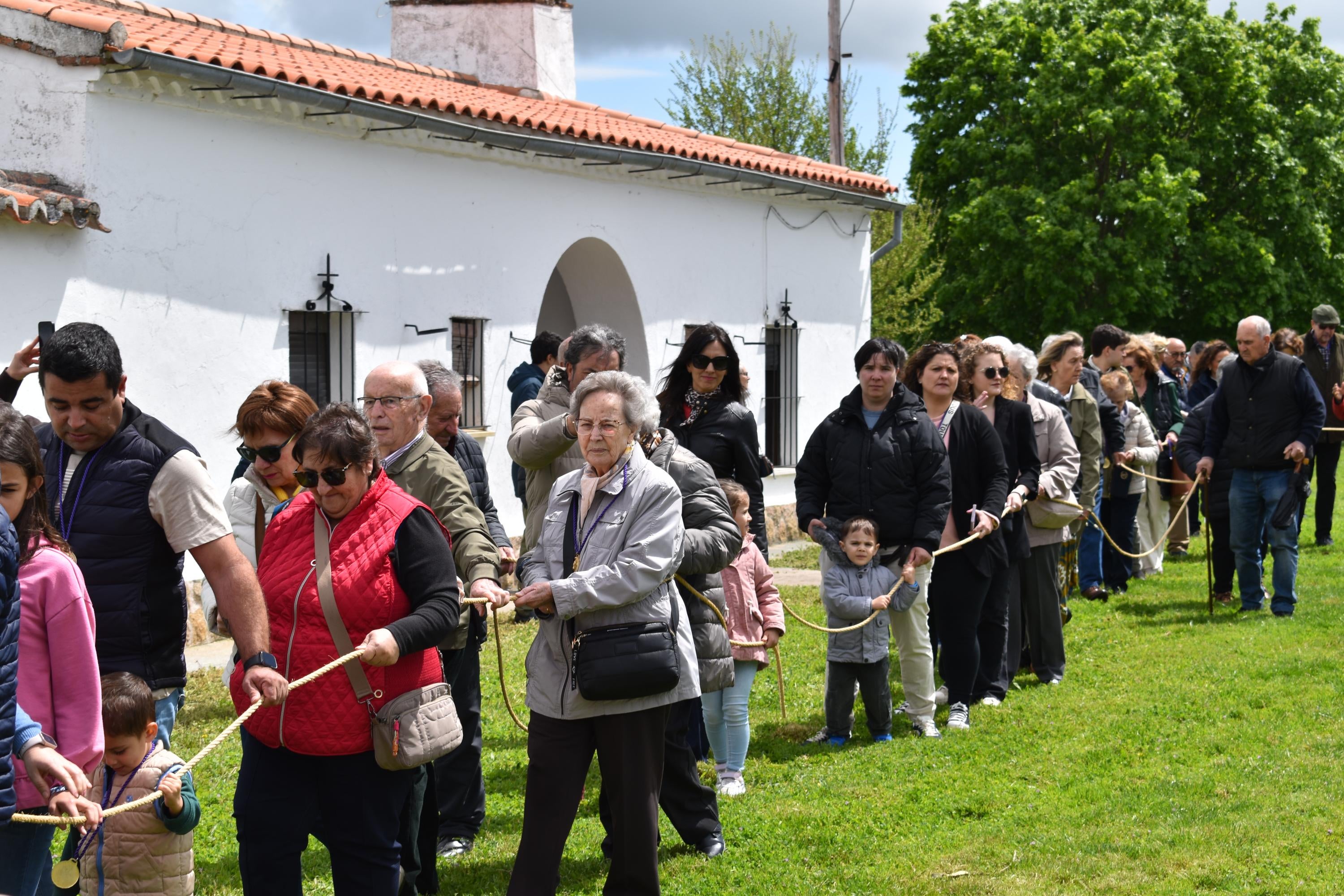 A tiro de soga y devoción con el Cristo de Cabrera