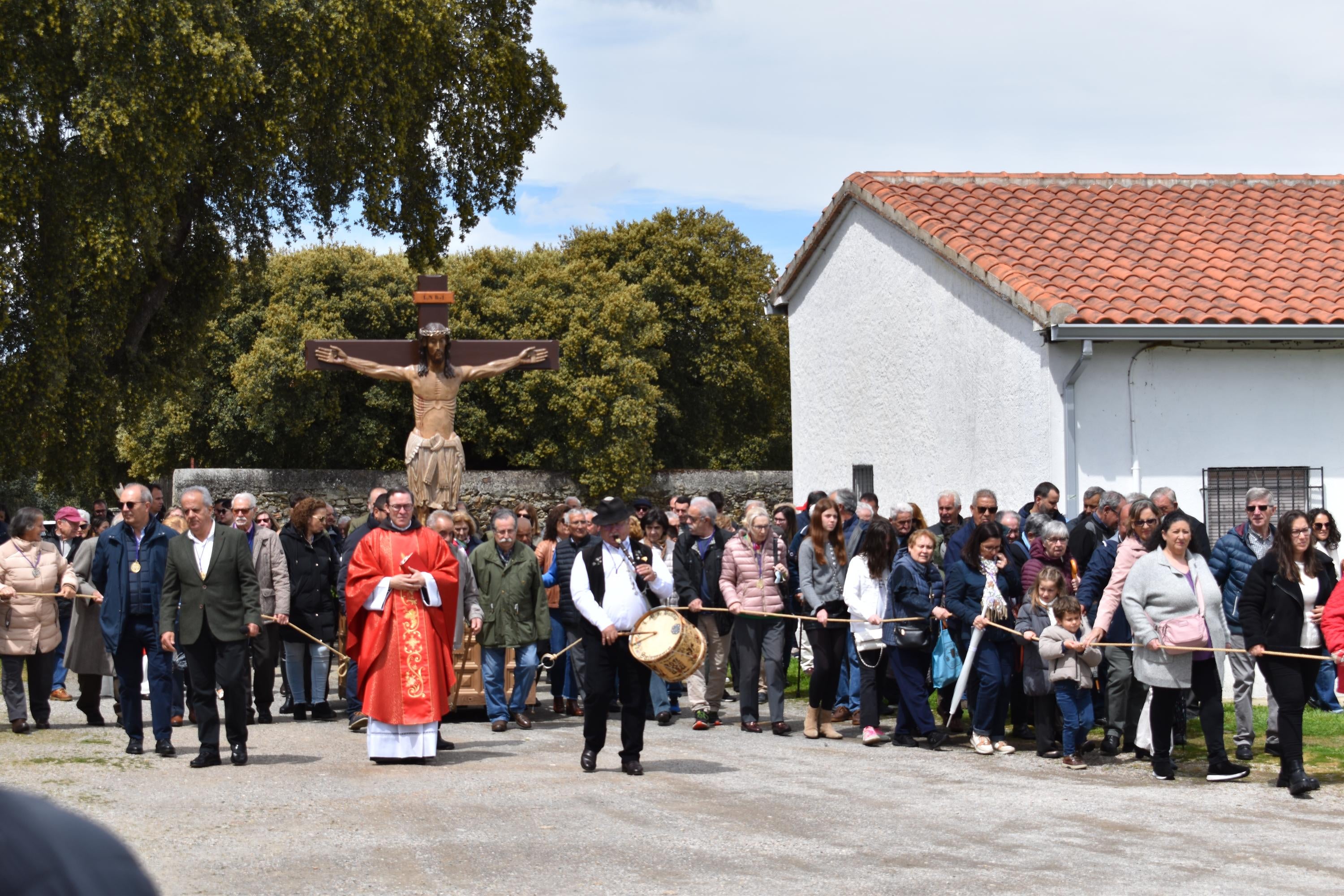 A tiro de soga y devoción con el Cristo de Cabrera